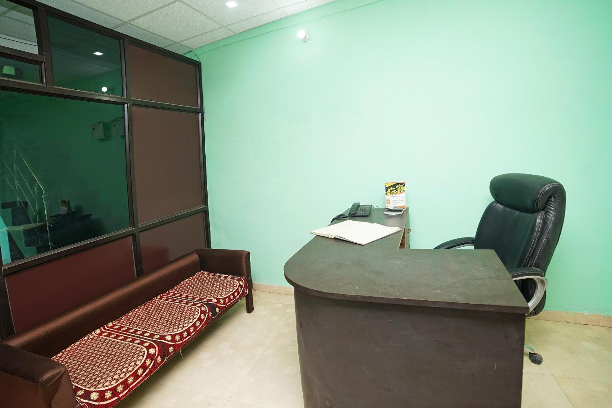 Hotel O Paras Guest House & Restaurant Haldwāni 外观 照片